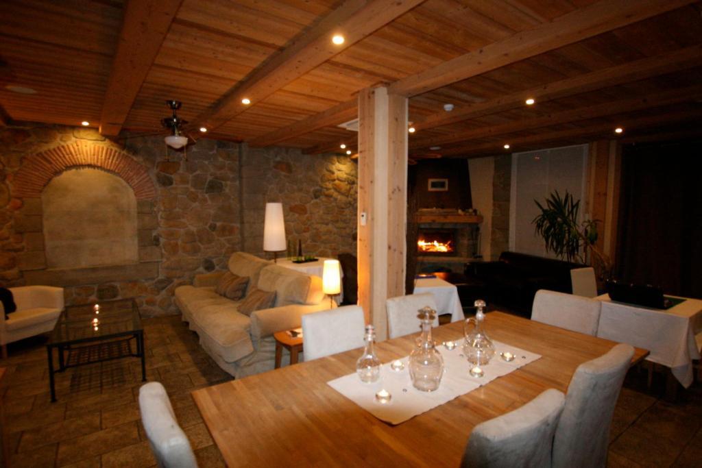 Hotel La Placa Garriguella Zewnętrze zdjęcie