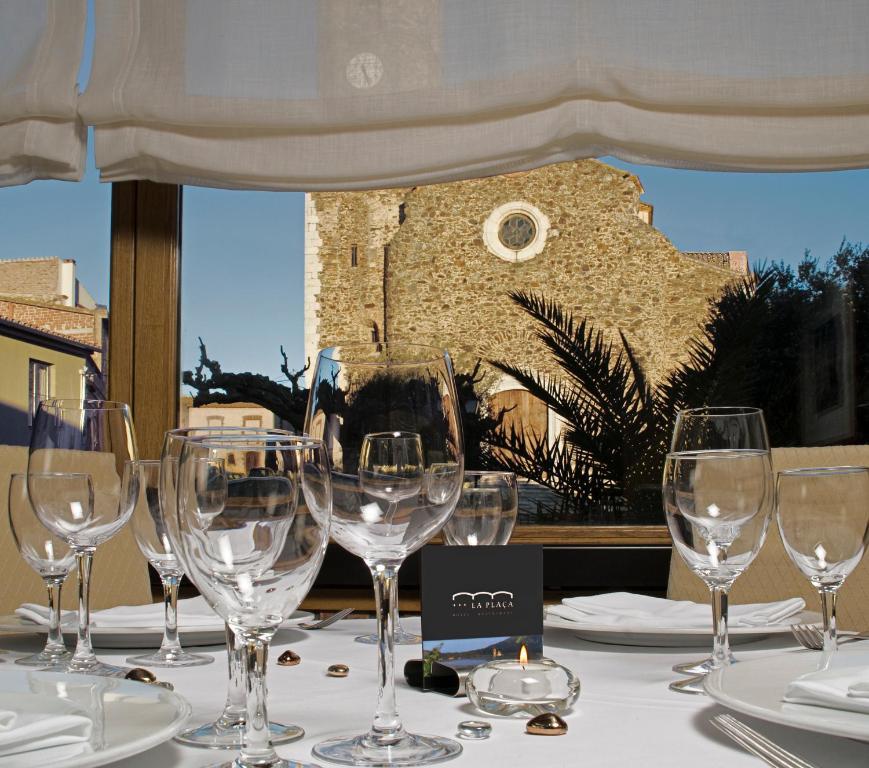 Hotel La Placa Garriguella Zewnętrze zdjęcie