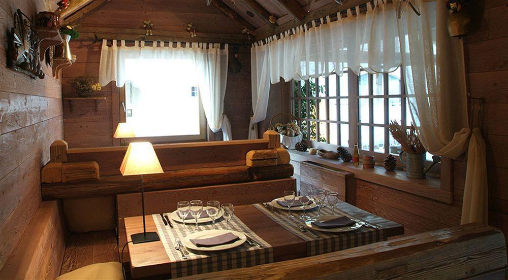 Hotel La Placa Garriguella Zewnętrze zdjęcie