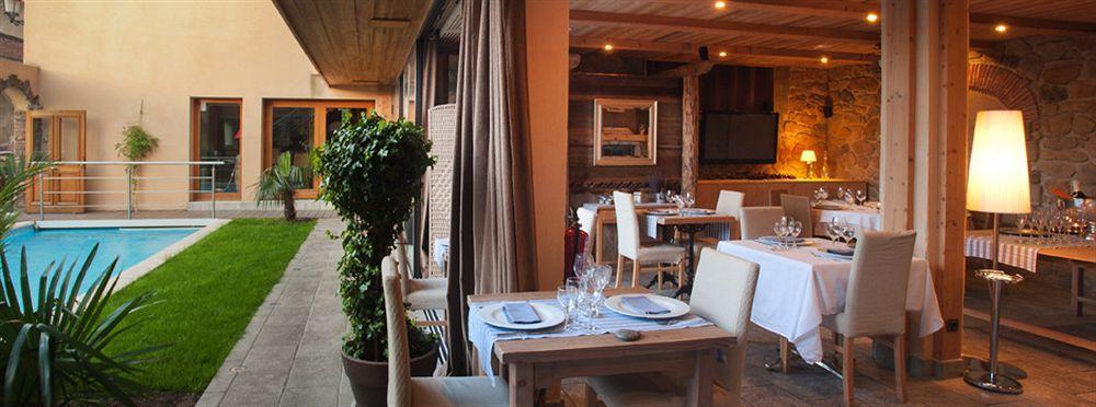 Hotel La Placa Garriguella Zewnętrze zdjęcie