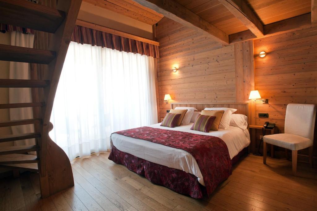 Hotel La Placa Garriguella Zewnętrze zdjęcie