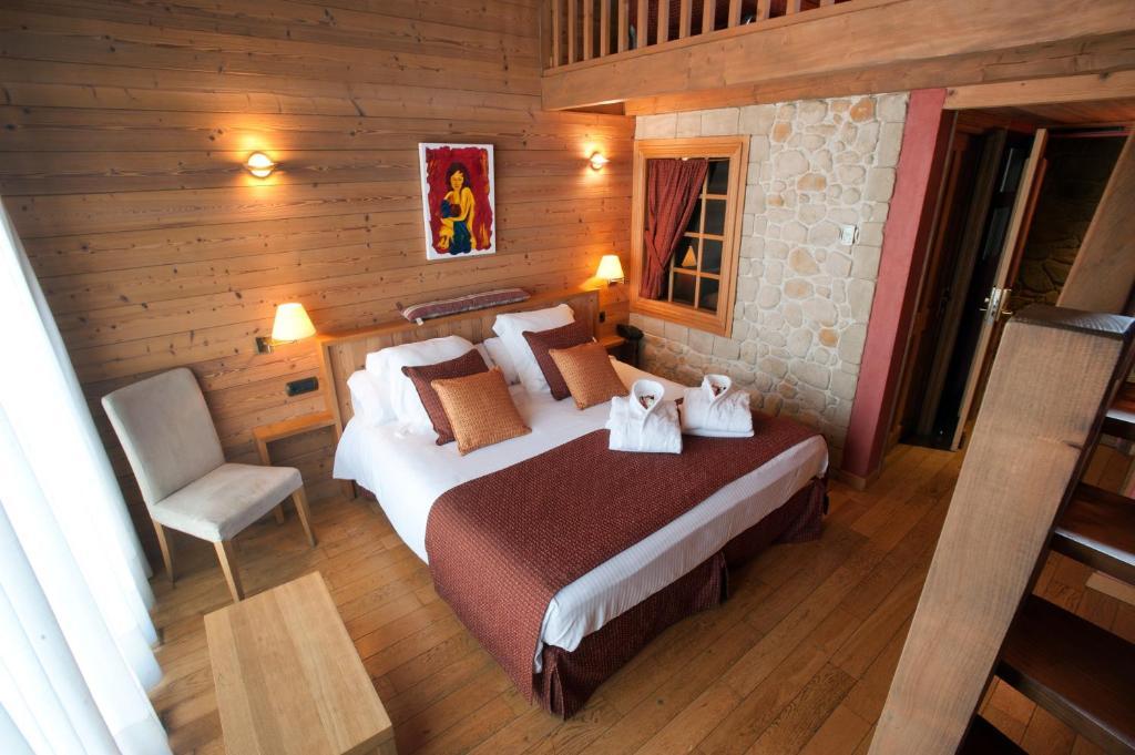 Hotel La Placa Garriguella Zewnętrze zdjęcie