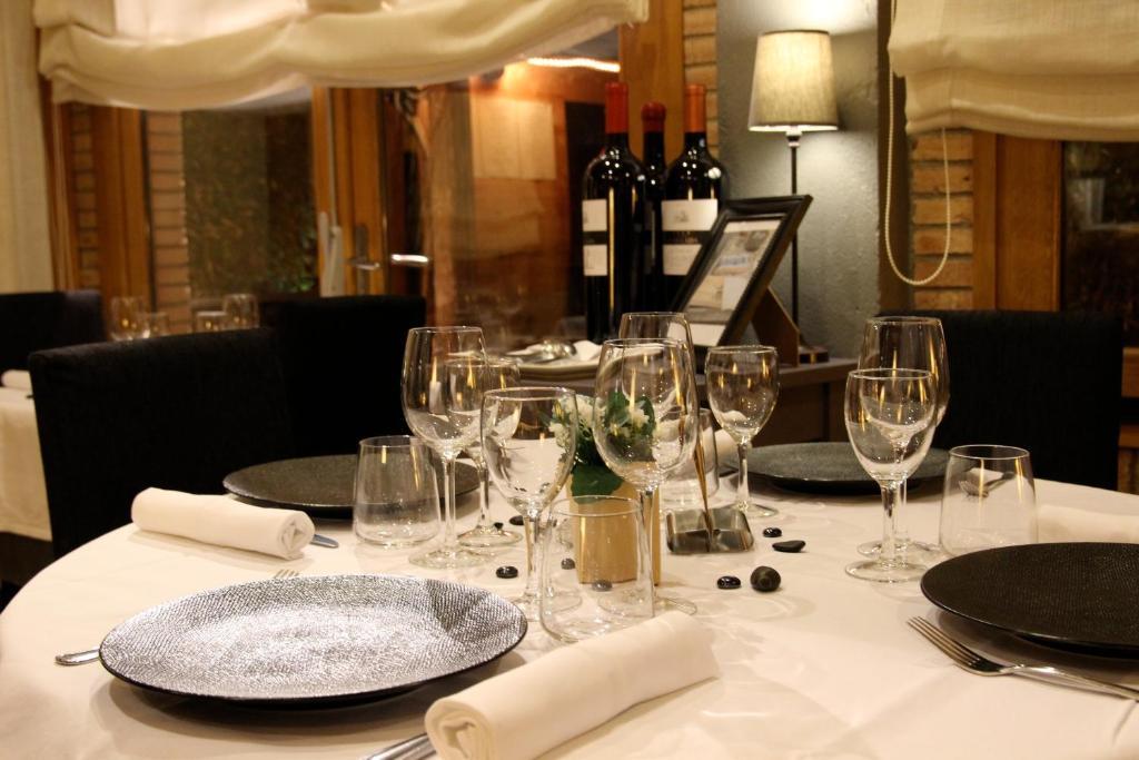 Hotel La Placa Garriguella Zewnętrze zdjęcie