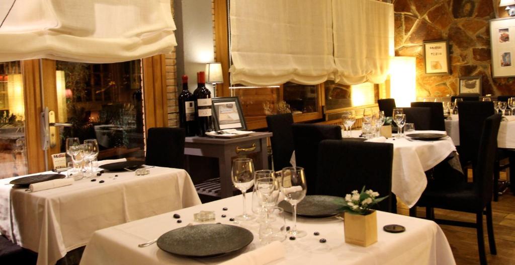 Hotel La Placa Garriguella Zewnętrze zdjęcie