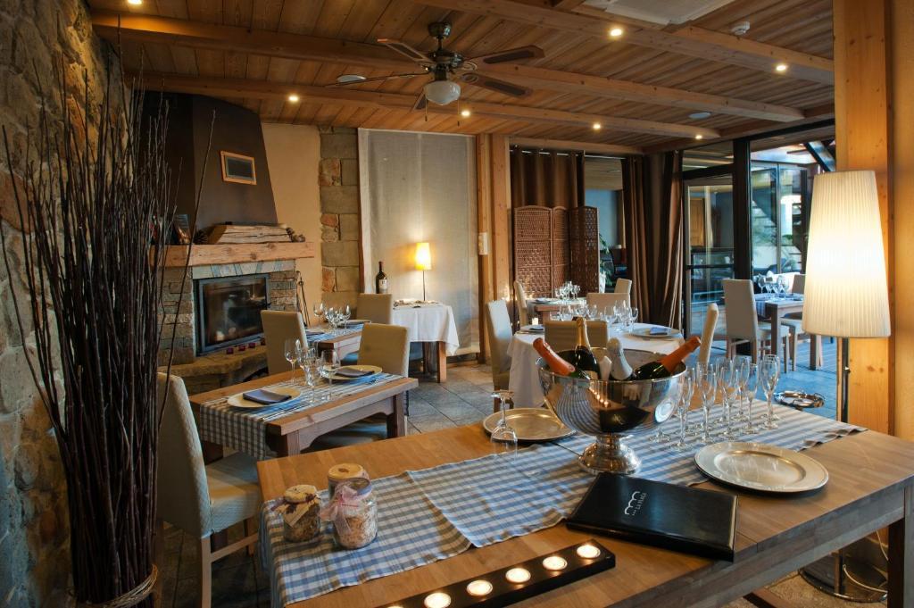Hotel La Placa Garriguella Zewnętrze zdjęcie