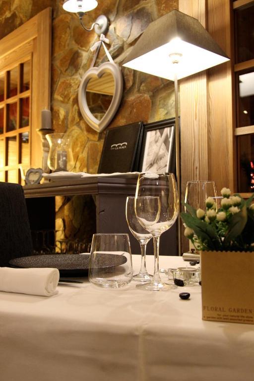 Hotel La Placa Garriguella Zewnętrze zdjęcie