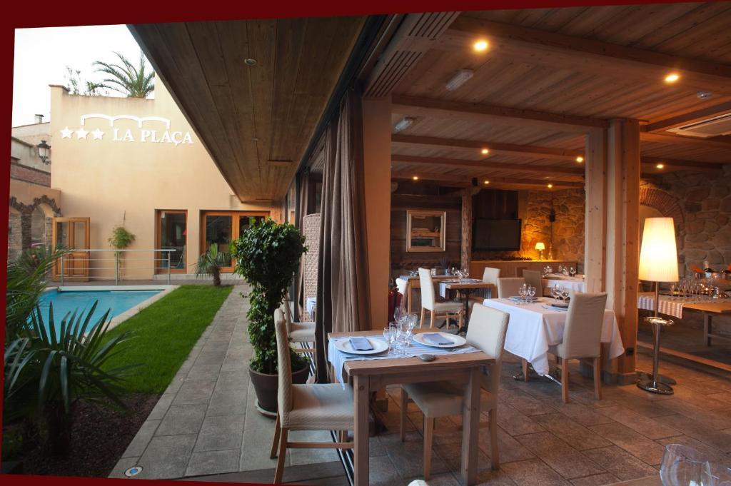 Hotel La Placa Garriguella Zewnętrze zdjęcie